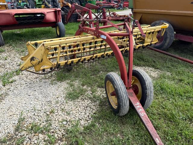 Image of New Holland 256 equipment image 2