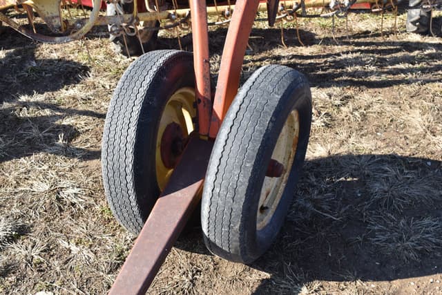 Image of New Holland 256 equipment image 4