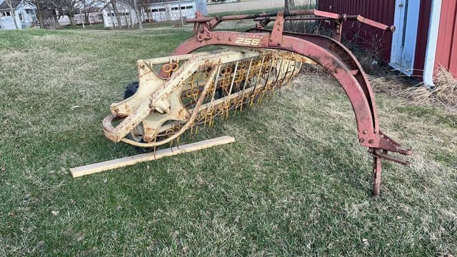 Image of New Holland 256 equipment image 2