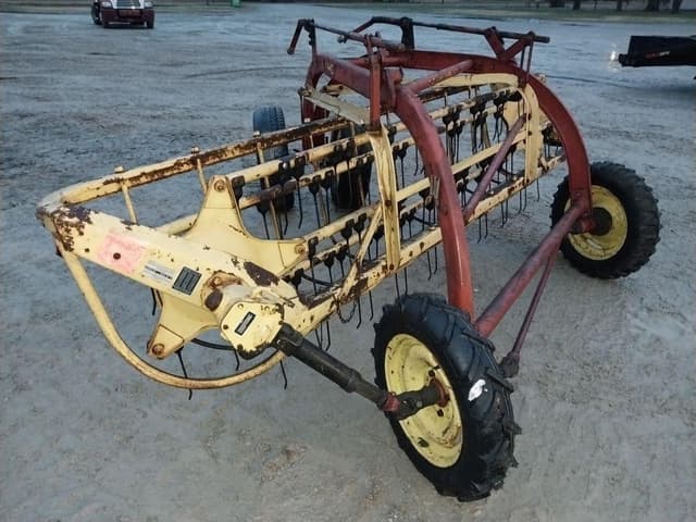 Image of New Holland 256 equipment image 2