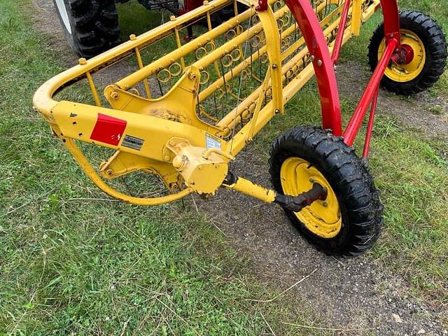 Image of New Holland 256 equipment image 4