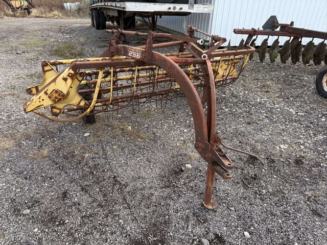 Image of New Holland Rolabar 256 equipment image 2