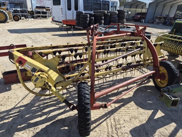 Image of New Holland 256 equipment image 3