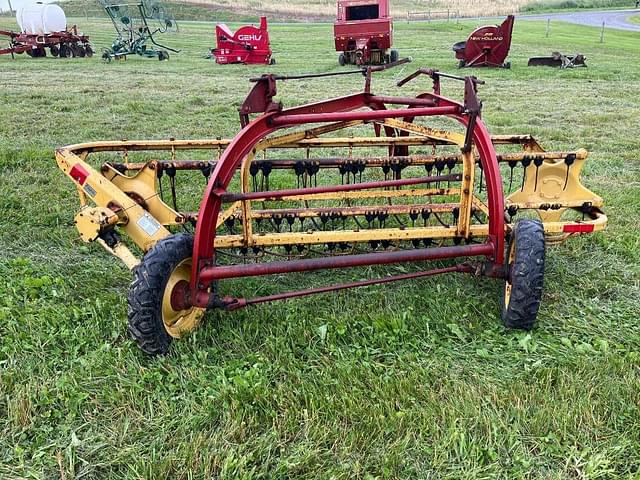 Image of New Holland 256 equipment image 3
