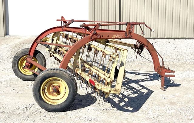 Image of New Holland 256 equipment image 1