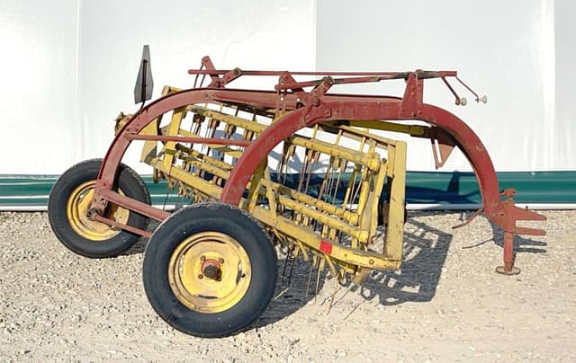 Image of New Holland 256 equipment image 2