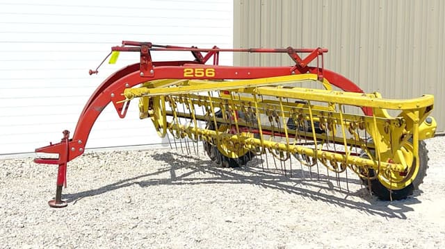 Image of New Holland 256 equipment image 1