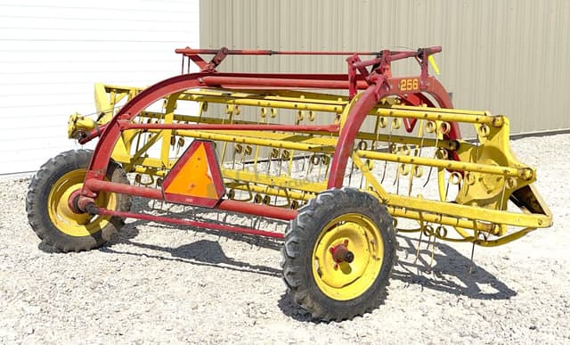 Image of New Holland 256 equipment image 4