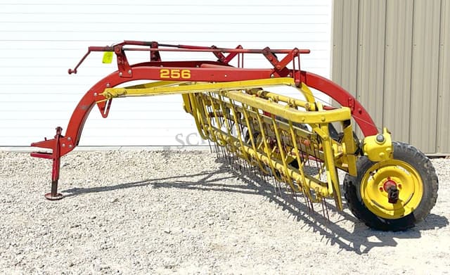 Image of New Holland 256 equipment image 3