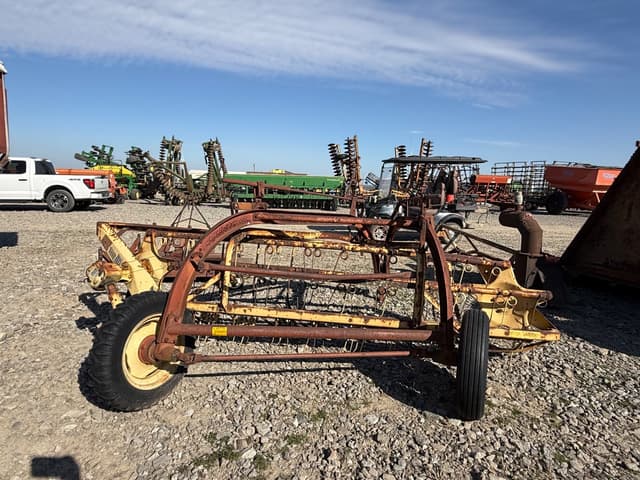 Image of New Holland 256 equipment image 4