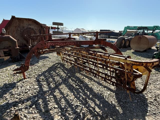 Image of New Holland 256 equipment image 1
