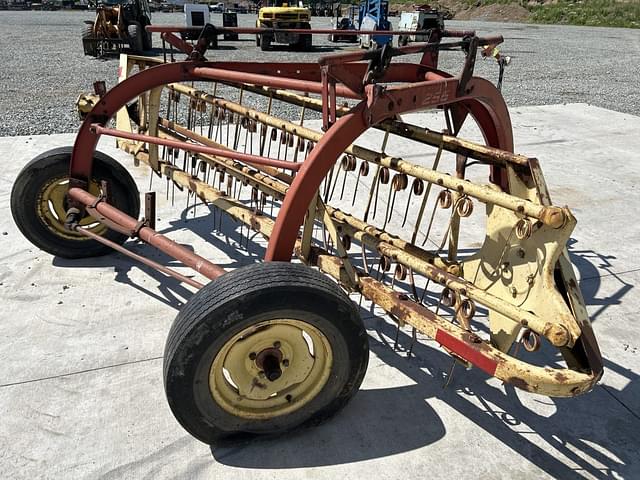 Image of New Holland 256 equipment image 4