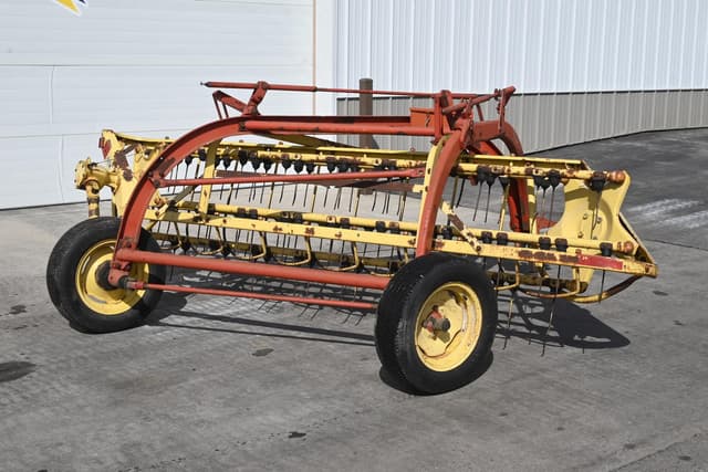 Image of New Holland 256 equipment image 2