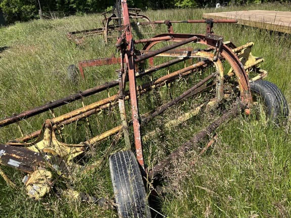 Image of New Holland 258 equipment image 3