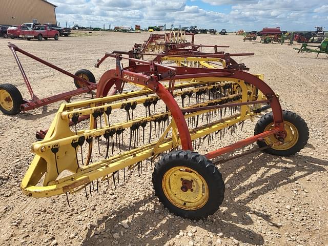 Image of New Holland 258 equipment image 3