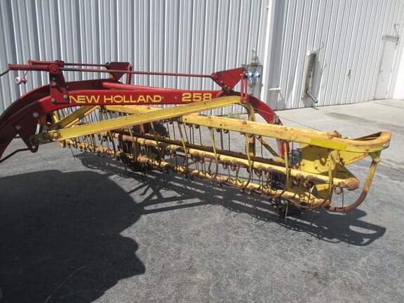 Main image New Holland 258