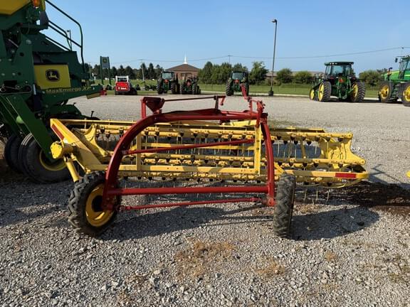 Image of New Holland 258 equipment image 3