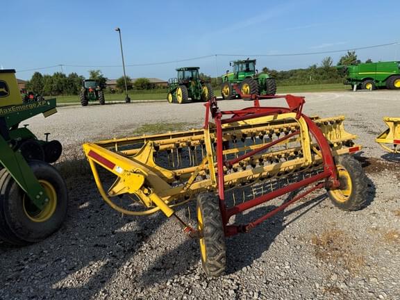 Image of New Holland 258 equipment image 4