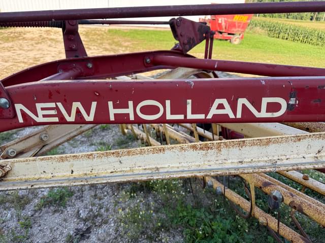 Image of New Holland 258 equipment image 2