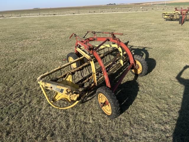 Image of New Holland 258 equipment image 3