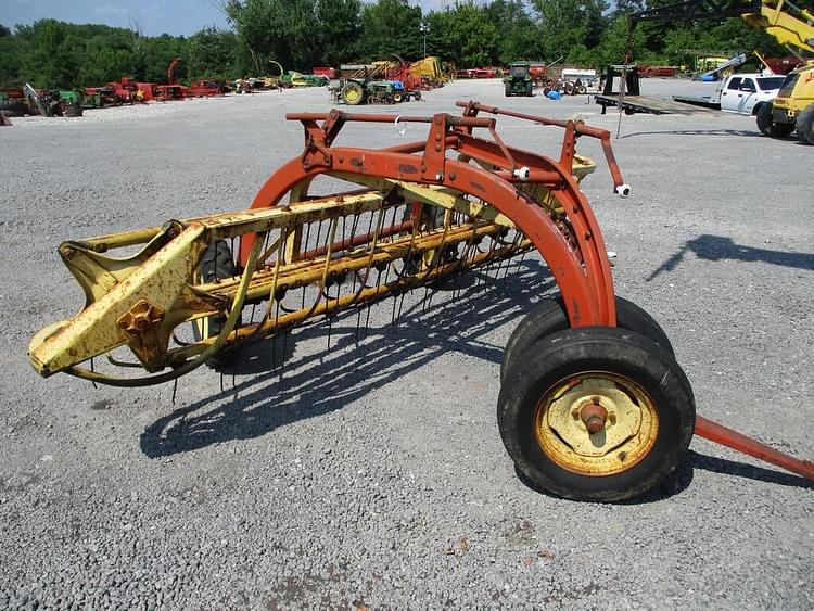 SOLD - New Holland 258 Hay and Forage Hay - Rakes/Tedders | Tractor Zoom