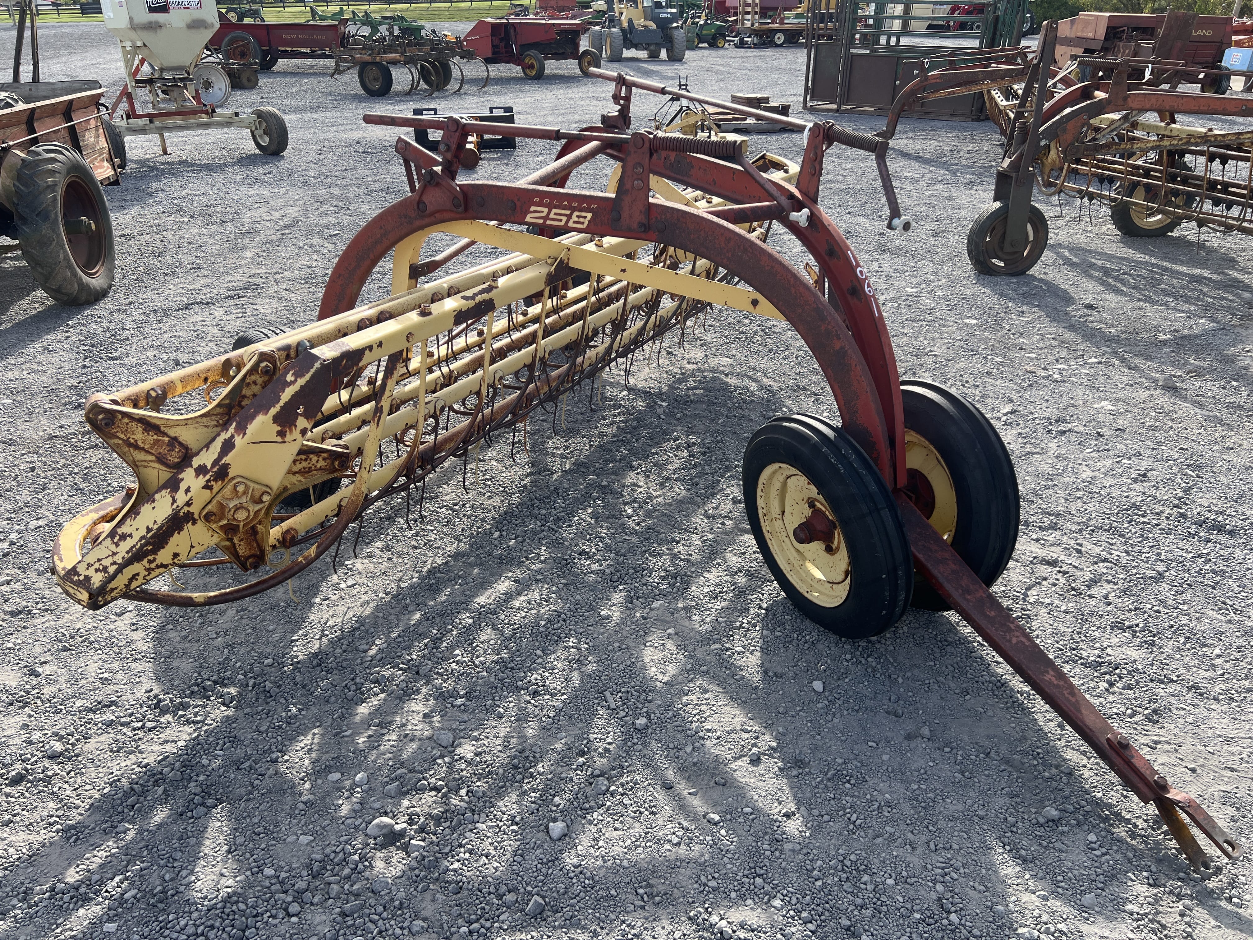 New Holland 258 Equipment Image0