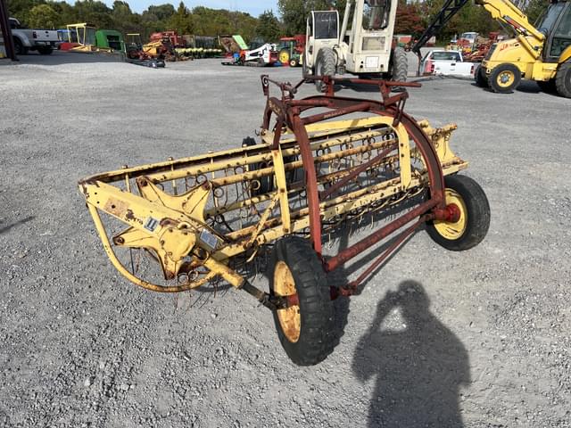 Image of New Holland 258 equipment image 3