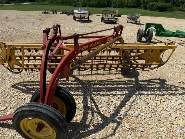 Image of New Holland 258 equipment image 1