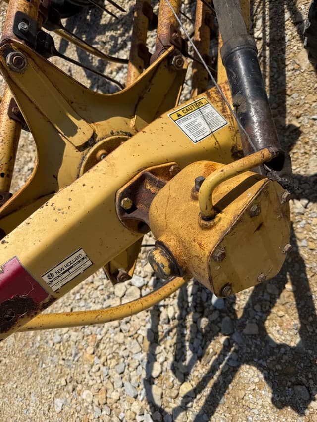 Image of New Holland 258 equipment image 4