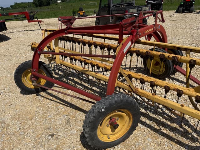 Image of New Holland 258 equipment image 3