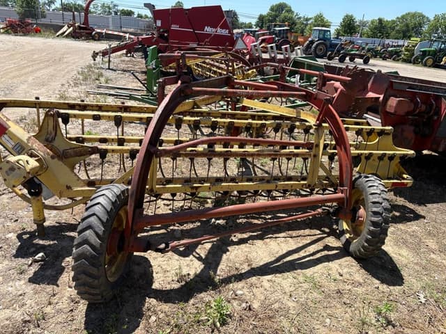 Image of New Holland 258 equipment image 2
