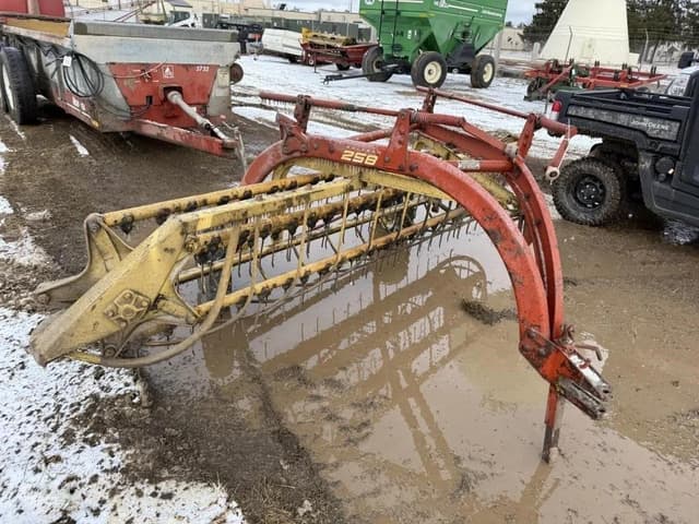 Image of New Holland 258 equipment image 1