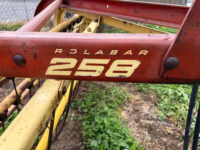 Image of New Holland 258 equipment image 4