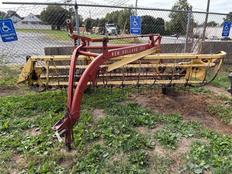 New Holland 258 Equipment Image0