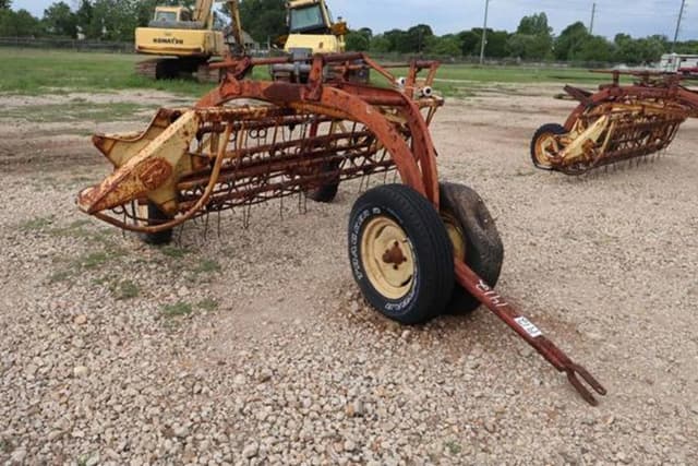 Image of New Holland 256 equipment image 1
