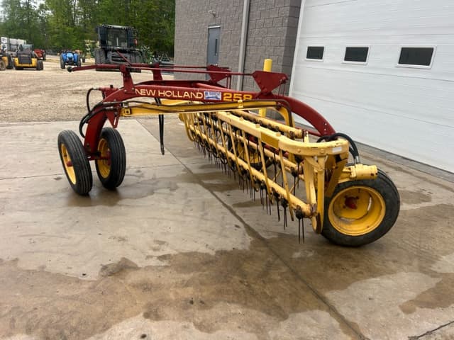 Image of New Holland 258 equipment image 1