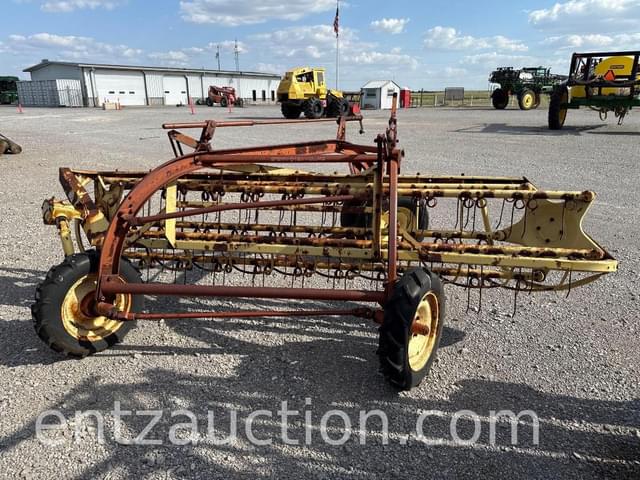 Image of New Holland 258 equipment image 3