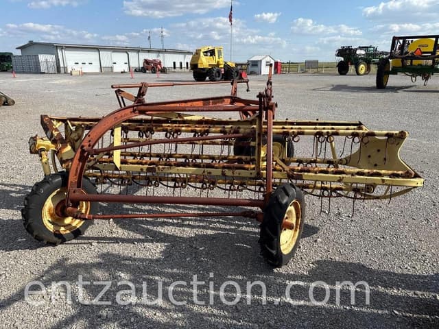 Image of New Holland 258 equipment image 3