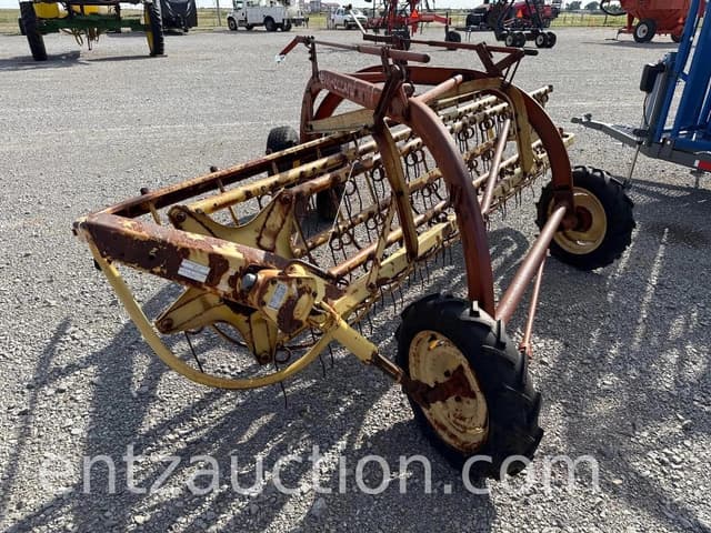 Image of New Holland 258 equipment image 4