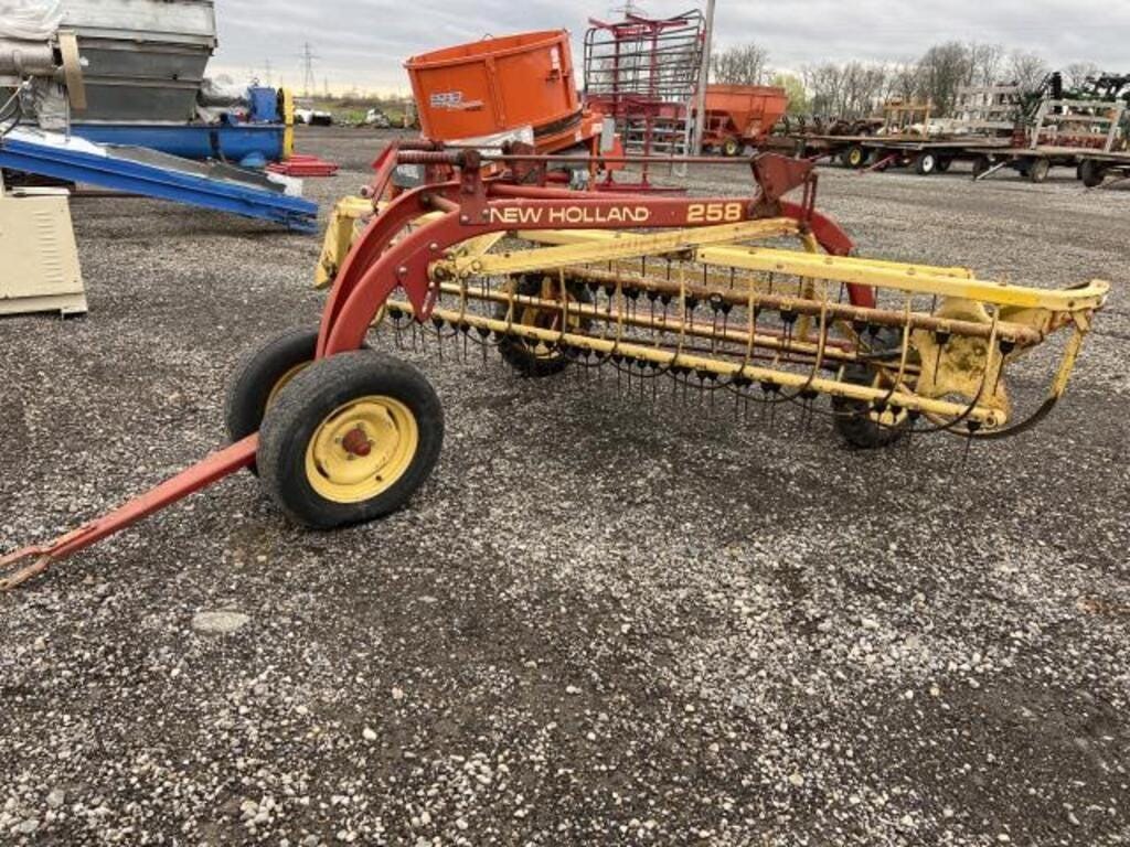 Main image New Holland 258