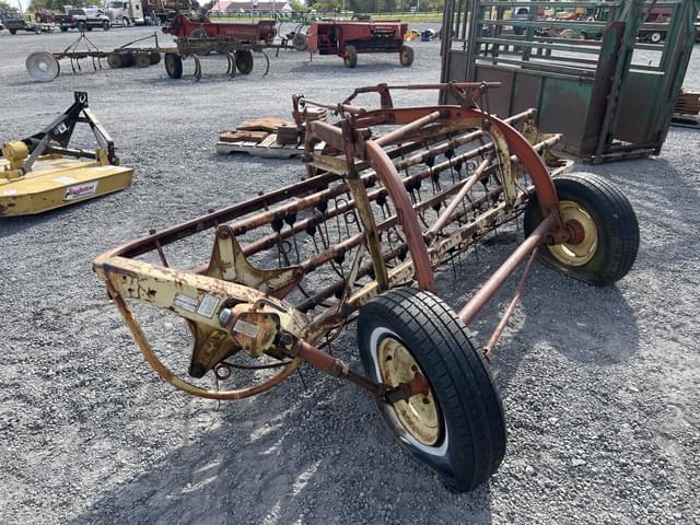 Image of New Holland 258 equipment image 2