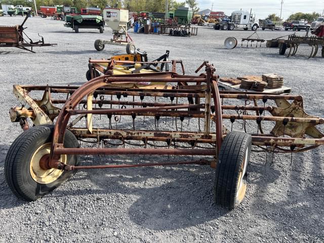 Image of New Holland 258 equipment image 3