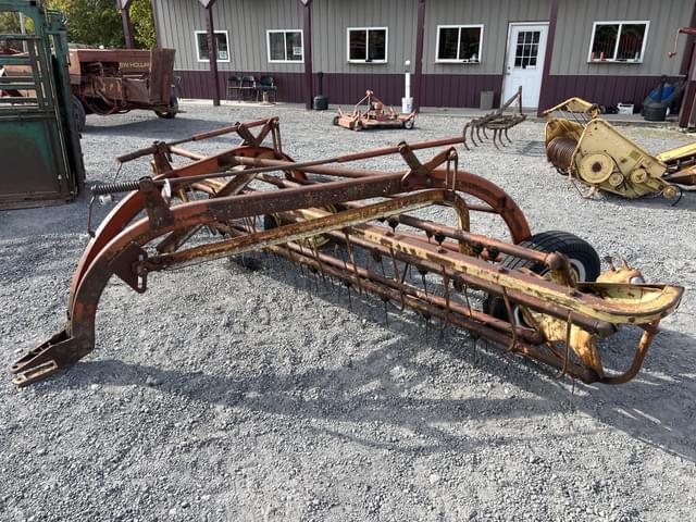 Image of New Holland 258 equipment image 1