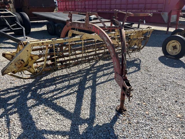 Image of New Holland 258 equipment image 2