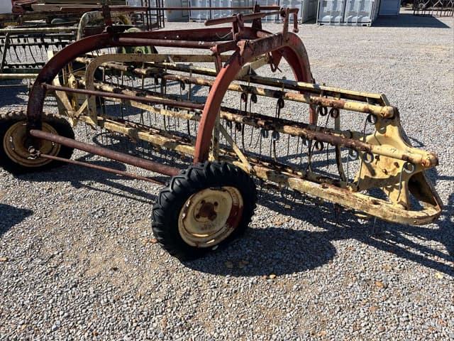 Image of New Holland 258 equipment image 4