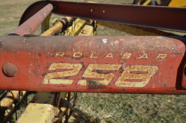 Image of New Holland 258 equipment image 2