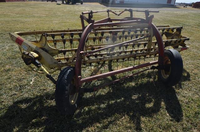 Image of New Holland 258 equipment image 4