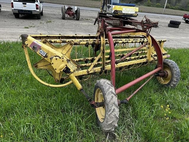 Image of New Holland 258 equipment image 3