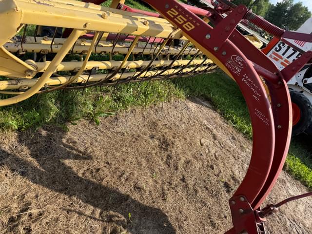 Image of New Holland 258 equipment image 2
