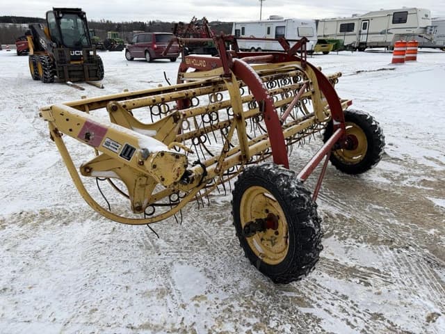 Image of New Holland 258 equipment image 2